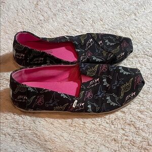 Tom’s dinosaur print slip on canvas size 9.5